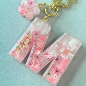 永生花字母滴膠鎖匙扣 -  馬卡龍系列（可愛粉）