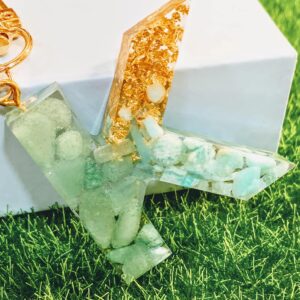 天然晶石字母滴膠鎖匙扣 - 淡綠金箔晶石