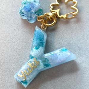 永生花字母滴膠鎖匙扣 -  馬卡龍系列（藍娃娃）