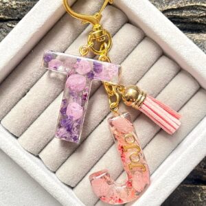 雙字永生花字母滴膠鎖匙扣 - 甜蜜愛意