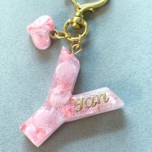 永生花字母滴膠鎖匙扣 -  馬卡龍系列（少女粉）